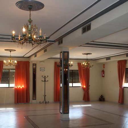 Hotel Carvajal Torrejon el Rubio Bagian luar foto