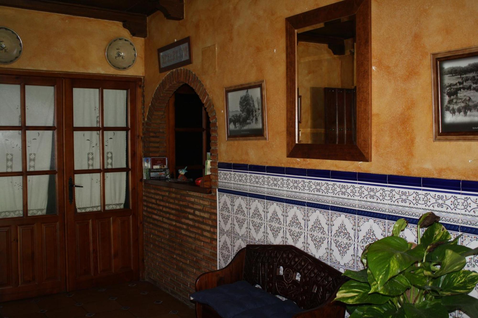 Hotel Carvajal Torrejon el Rubio Bagian luar foto