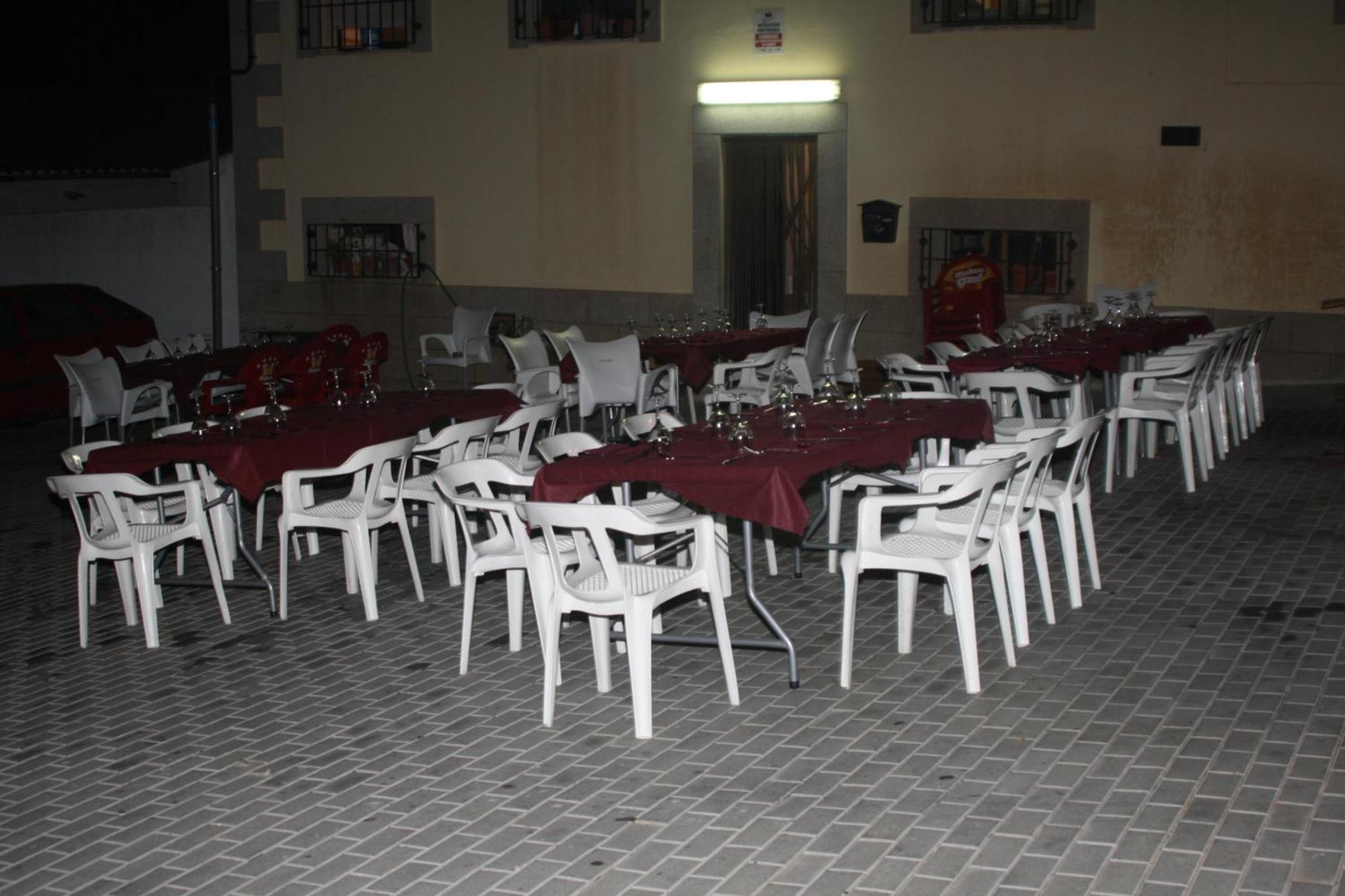 Hotel Carvajal Torrejon el Rubio Bagian luar foto