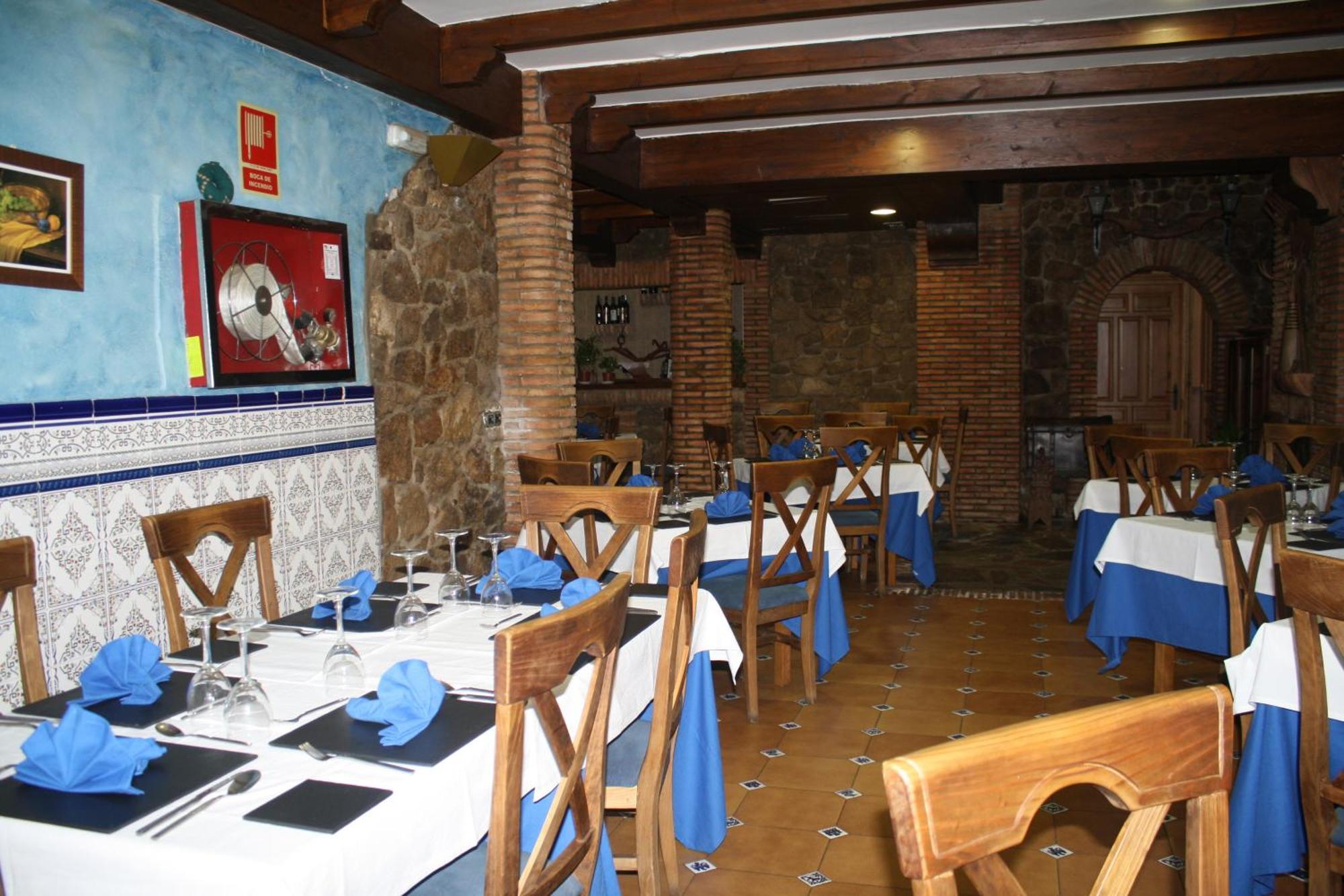 Hotel Carvajal Torrejon el Rubio Bagian luar foto