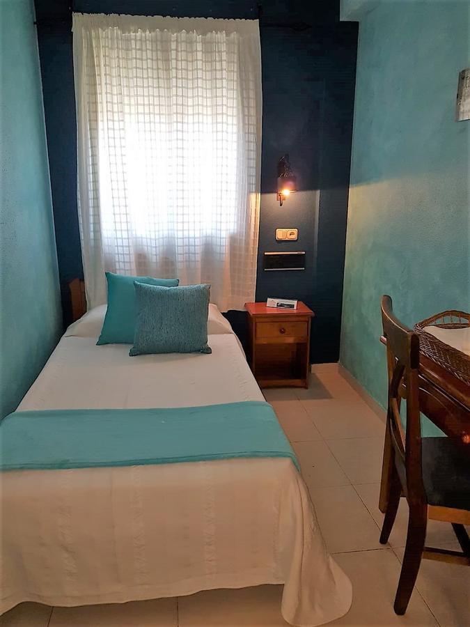 Hotel Carvajal Torrejon el Rubio Bagian luar foto