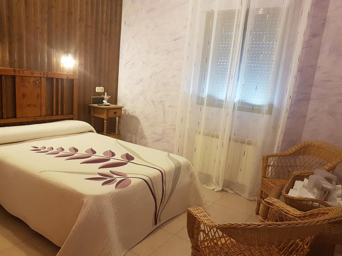 Hotel Carvajal Torrejon el Rubio Bagian luar foto