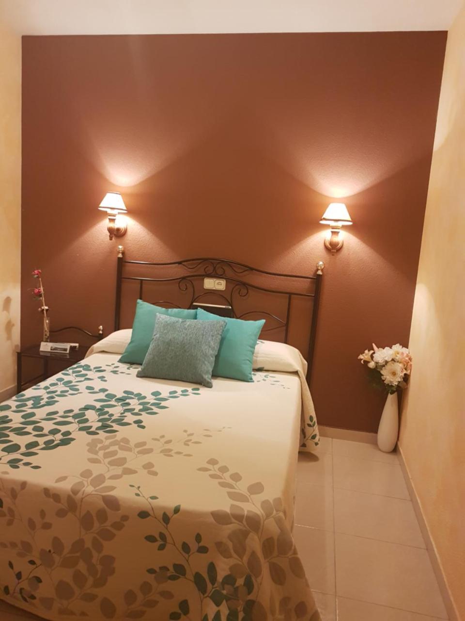 Hotel Carvajal Torrejon el Rubio Bagian luar foto