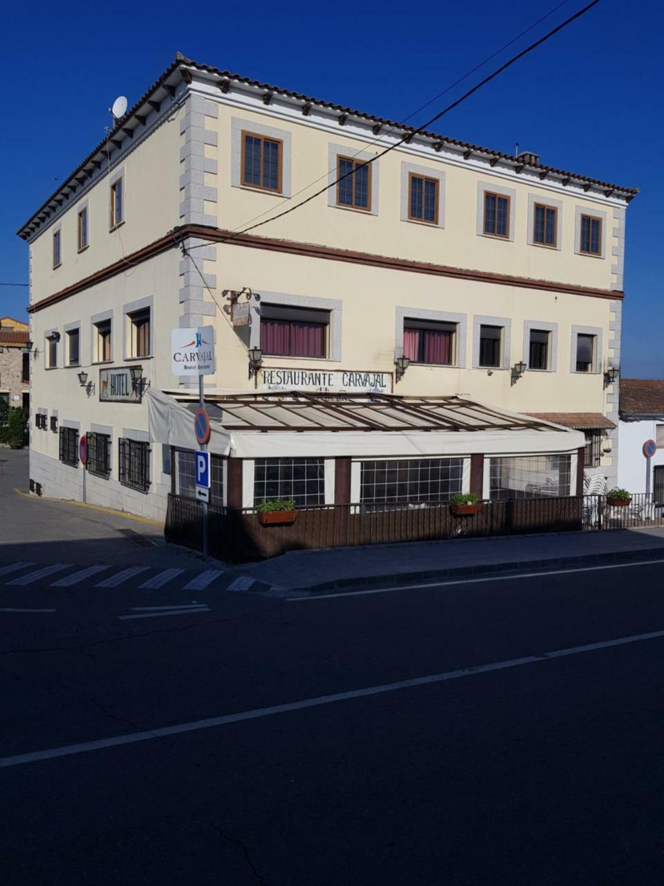 Hotel Carvajal Torrejon el Rubio Bagian luar foto