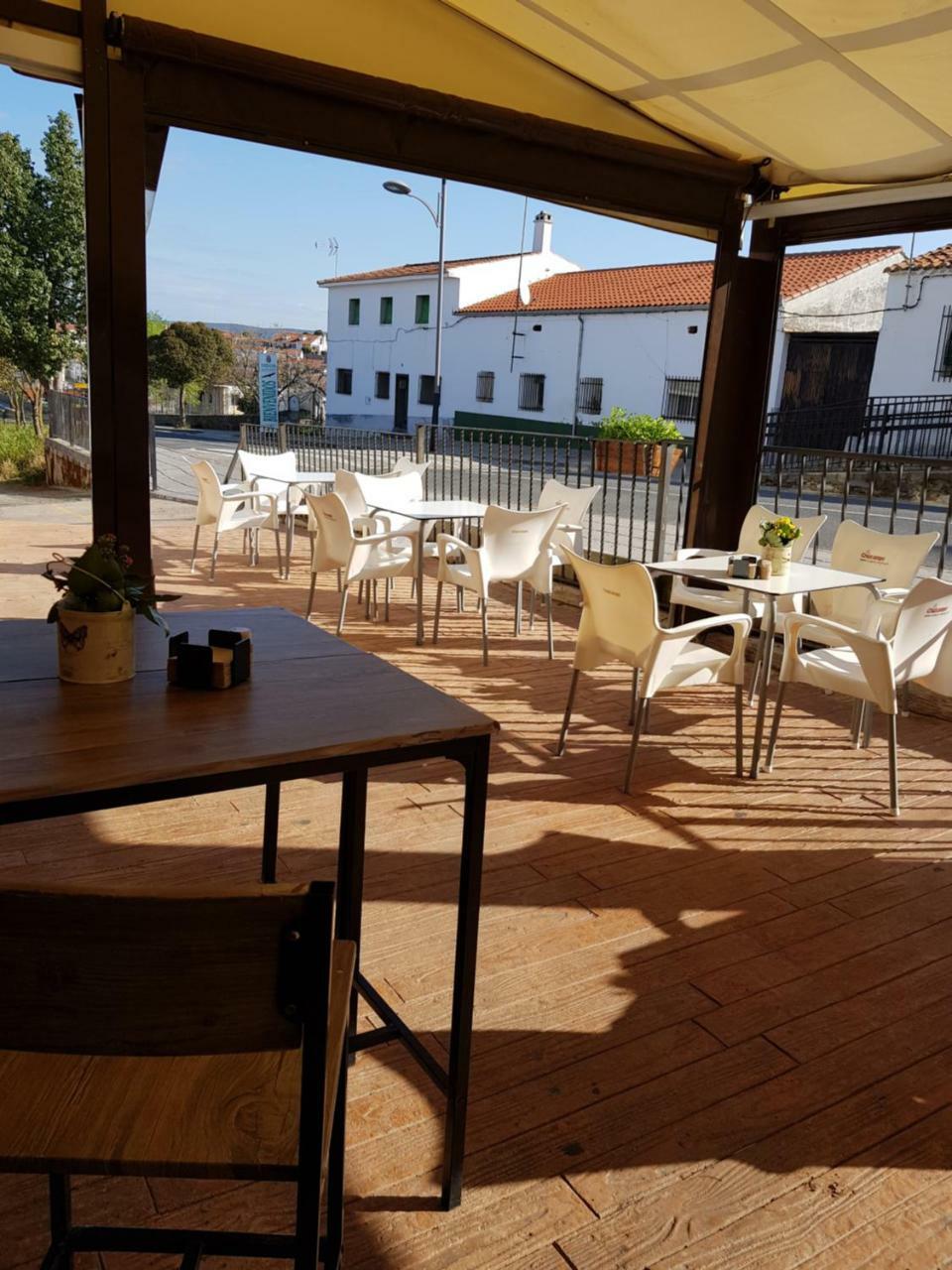 Hotel Carvajal Torrejon el Rubio Bagian luar foto