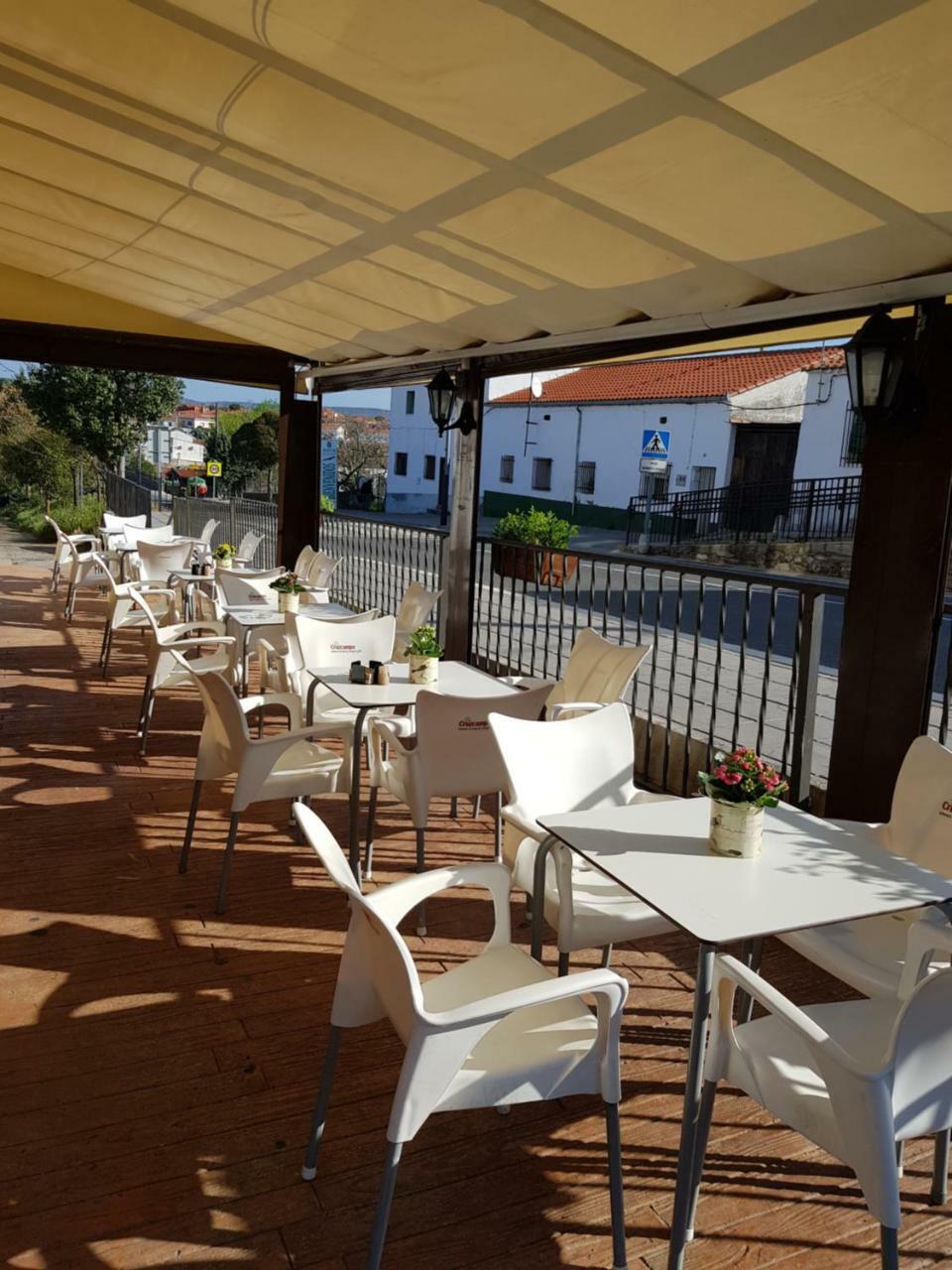 Hotel Carvajal Torrejon el Rubio Bagian luar foto