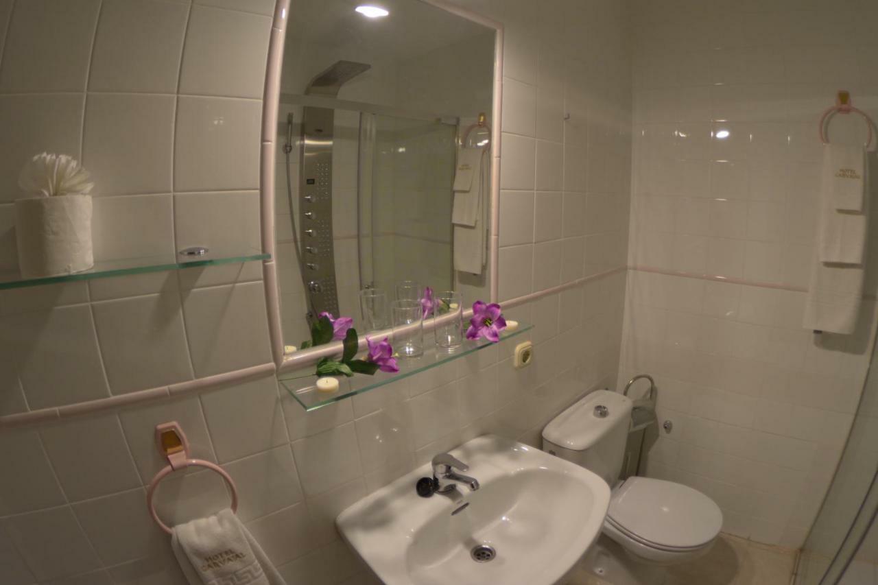 Hotel Carvajal Torrejon el Rubio Bagian luar foto